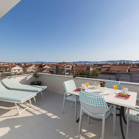 לינה וארוחת בוקר Liburnum