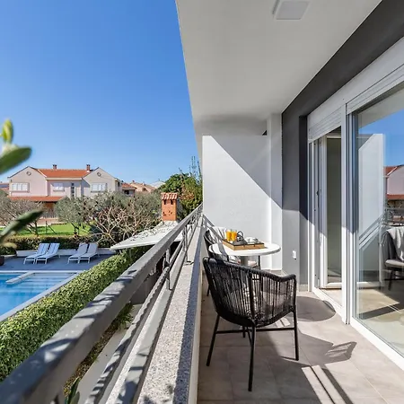 לינה וארוחת בוקר Liburnum זאדאר